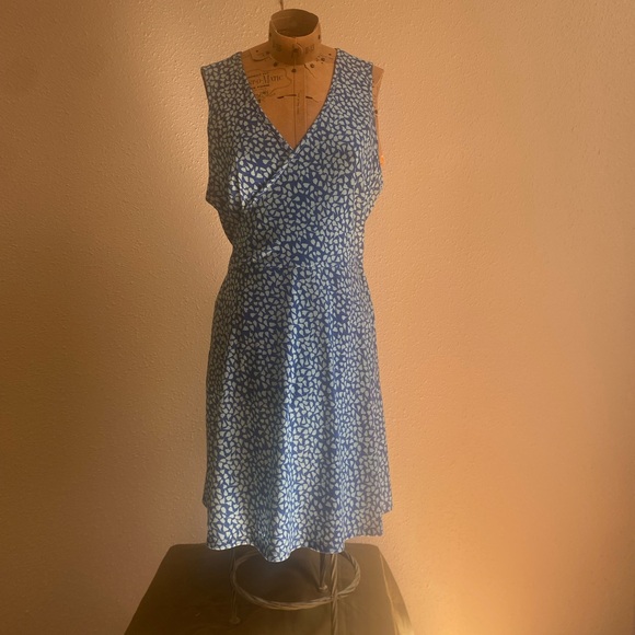 sheilay Dresses & Skirts - ⚠️ CLEARANCE Blue Sleeveless V-Neck Midi Sundress